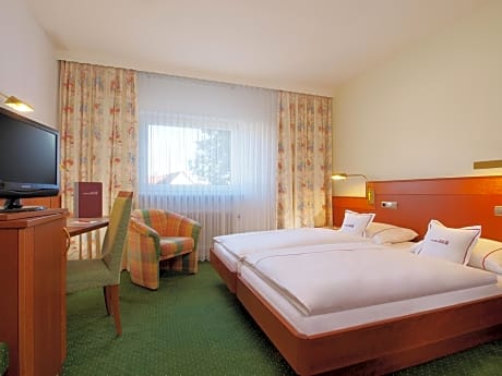 Twin Room with Air-Conditioning