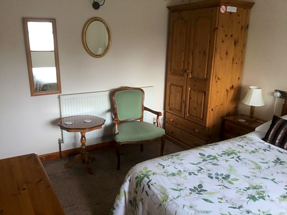 Albertine ,A warm welcome awaits you ,Offering room only or bed and breakfast ,Ideal location for Solent Way ,High Street ,Isle of Wight ,New Forest