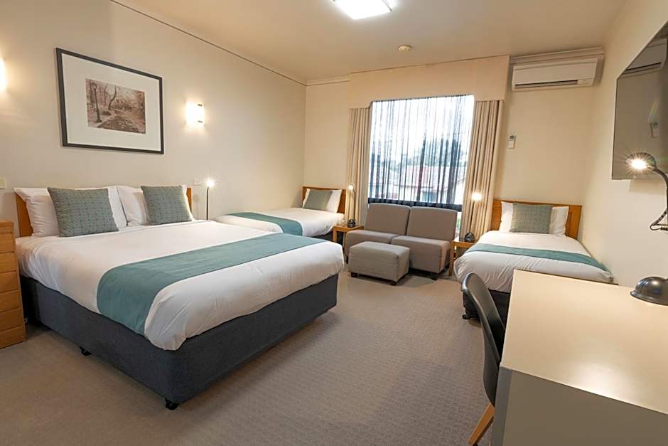 Sovereign Park Motor Inn