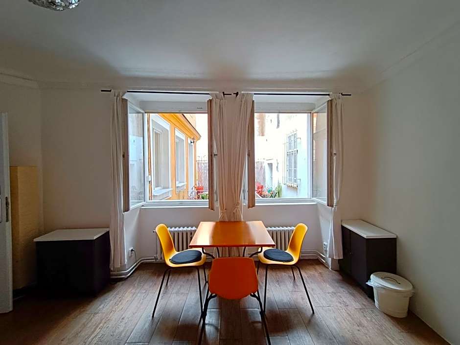 Charles Bridge Hostel & Apartments