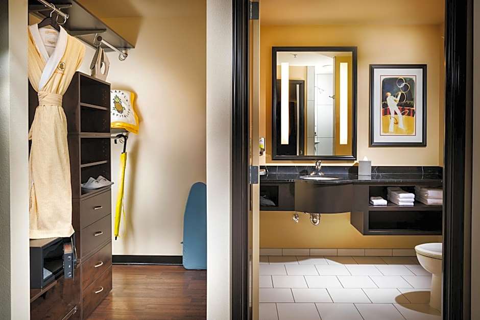 Staypineapple At The Maxwell Hotel