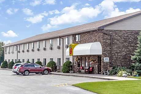 Super 8 by Wyndham Antigo