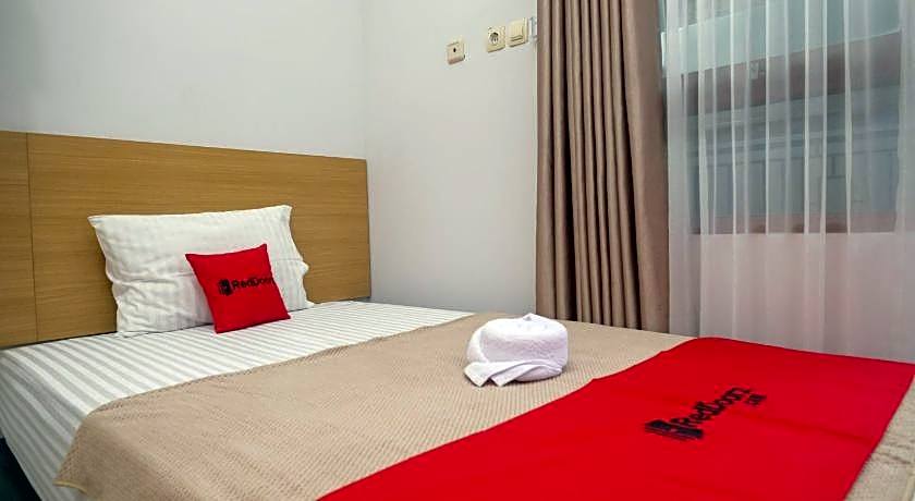 RedDoorz Syariah near Perempatan Kartasura