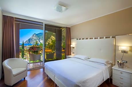Deluxe Double Room with Balcony and Panoramic View
