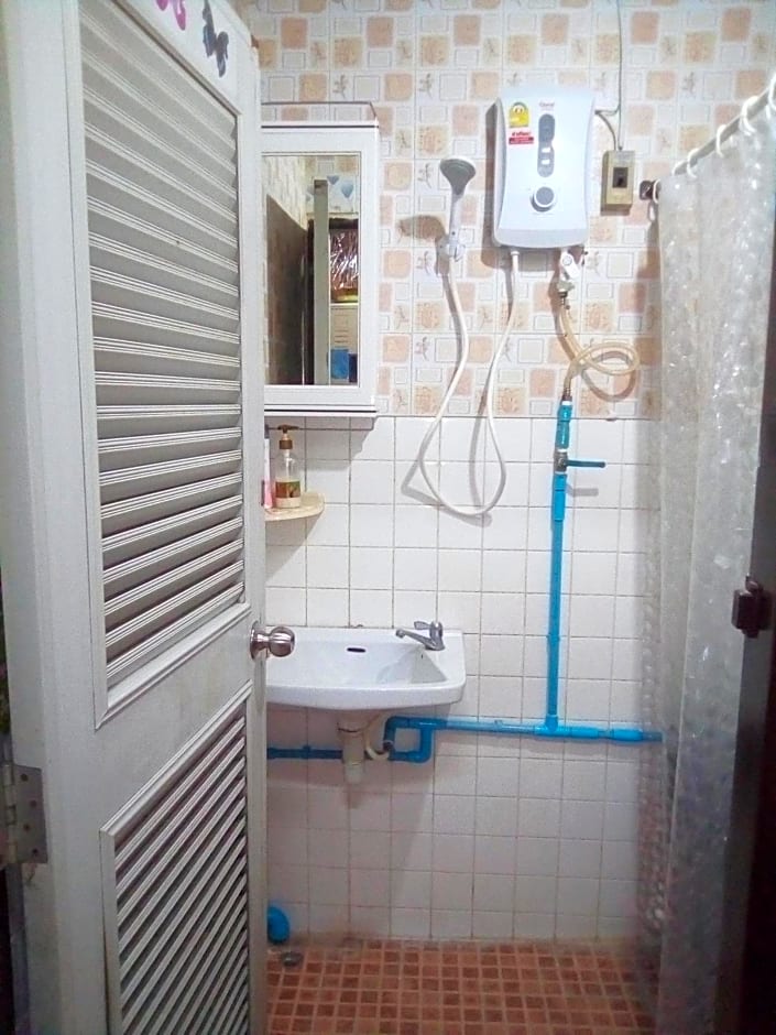 Ban Kru Ae mixed dorm