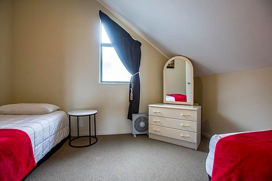 Le Chalet Suisse Motel