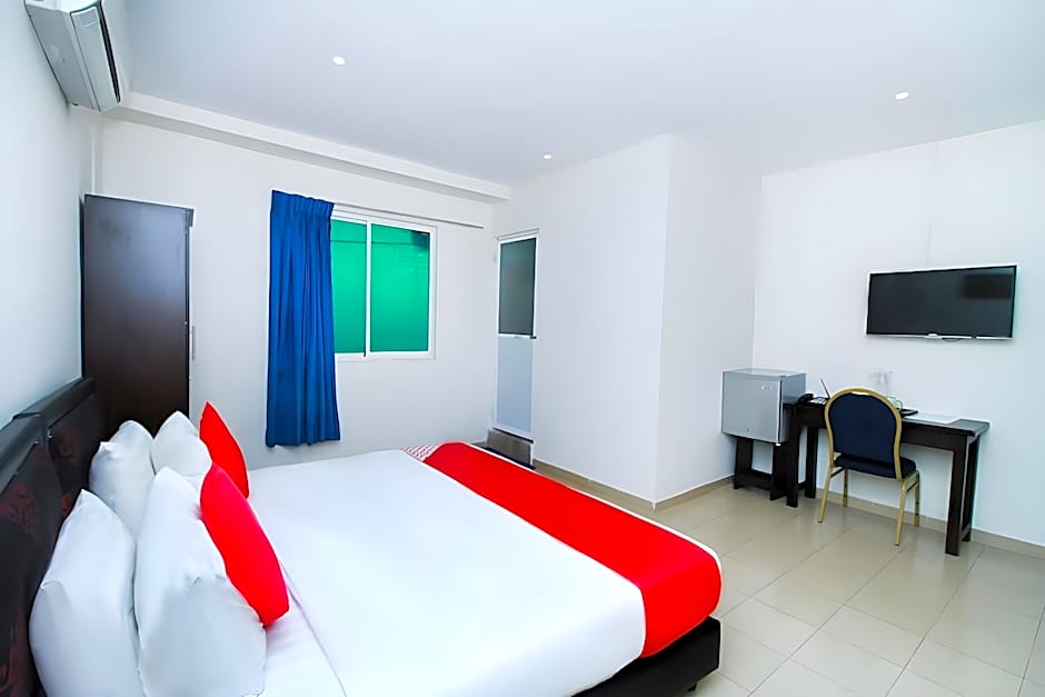 Green Palace Inn