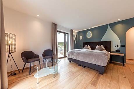Suite with Garden View