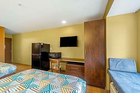 2 Queen Beds | Mob Acc RI Shwr Nsmk Micfridg