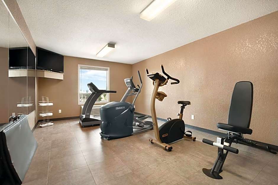 Prairie Crest Calgary Airport by IHG