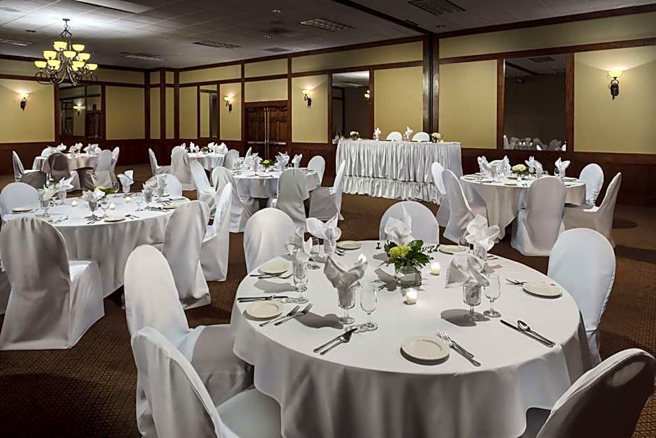 Roosevelt Grand Dakota, SureStay Collection by Best Western