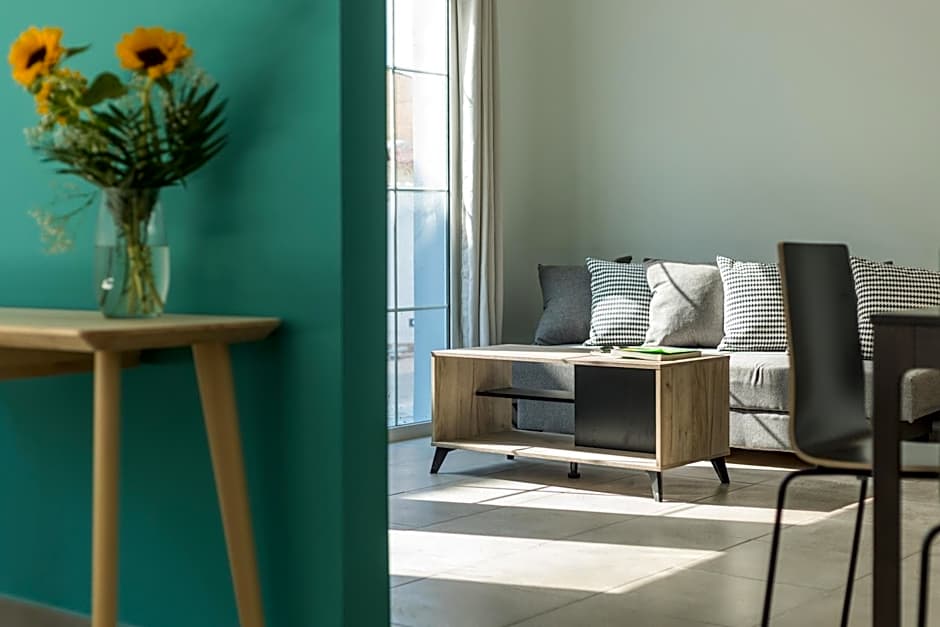 Local Hostel & Suites