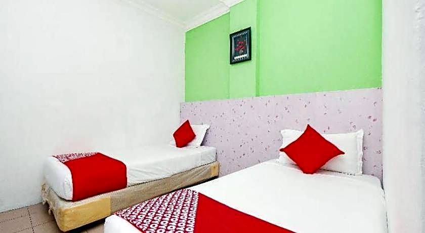OYO 850 Gold Star Hotel