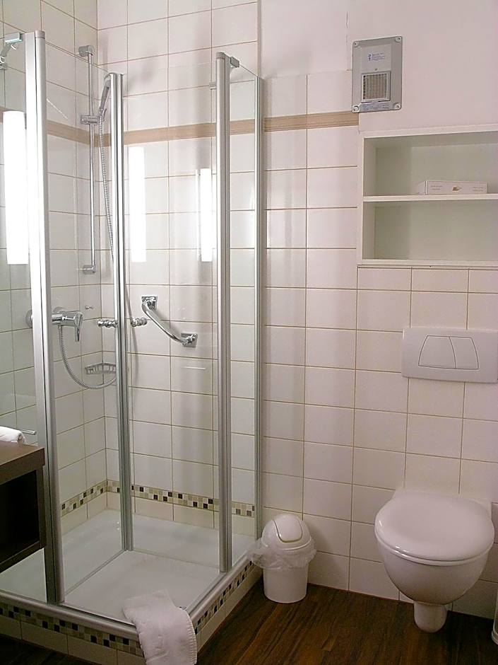 Photo 1 of 8 of Single Room