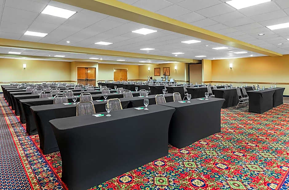 Holiday Inn & Suites Springfield-I-44 By IHG