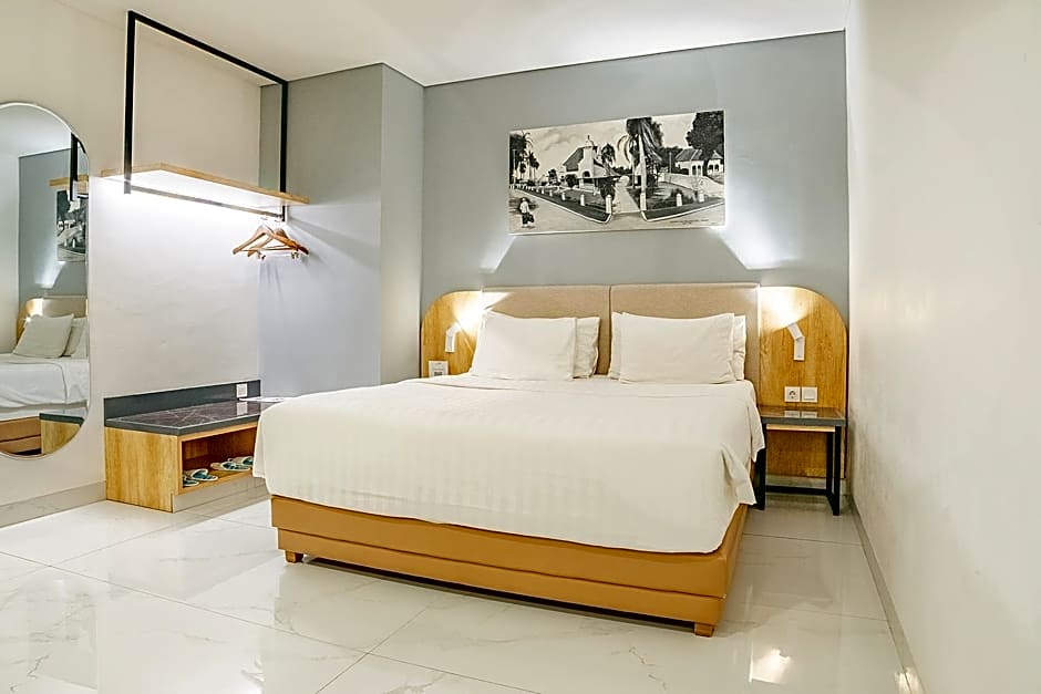 Photo 1 of 6 of Executive Suite