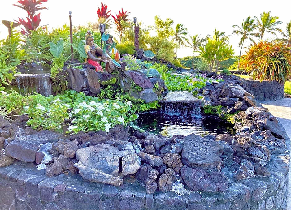 Beachfront 1 Bedroom Condo with Private Beach, Pool, Hot Tub