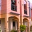 Manora Apartments and Guest House