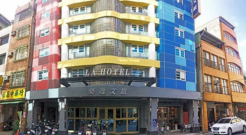 La Hotel-Baseball Theme Hall