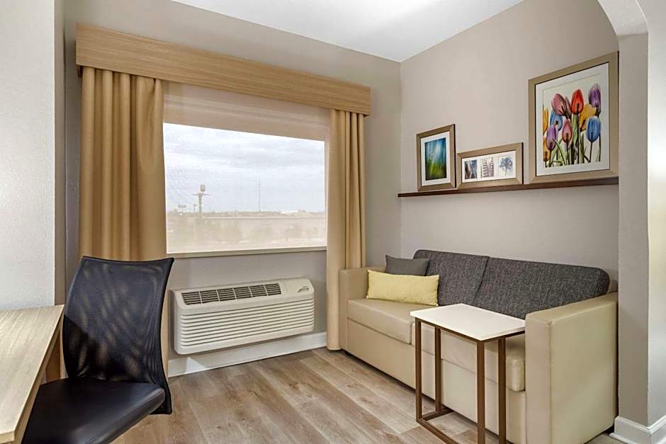 Comfort Suites Shenandoah-The Woodlands