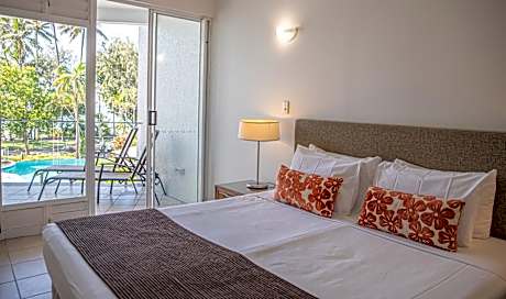 Deluxe Two-Bedroom Apartment with Pool Deck Access