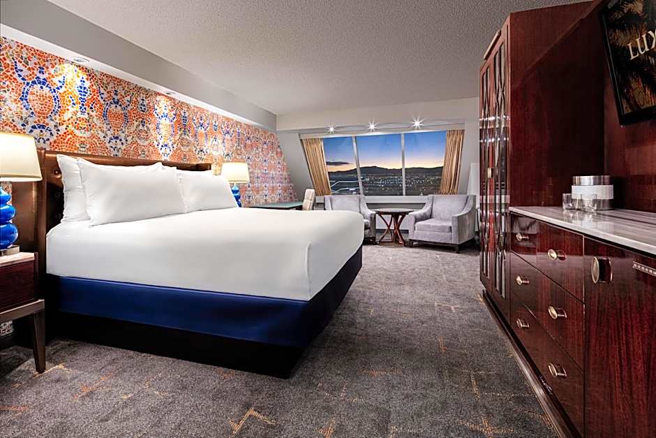 Photo 1 of 5 of Pyramid Premier 1 King Bed