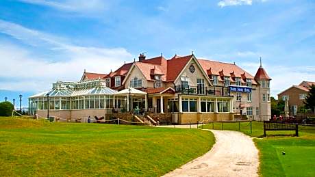 North Shore Hotel