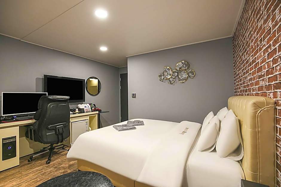 Gunsan Hotel May
