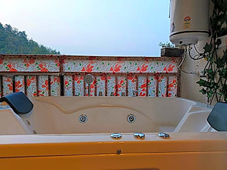 Rockford Reserve-studio withPrivate Jacuzzi Karjat