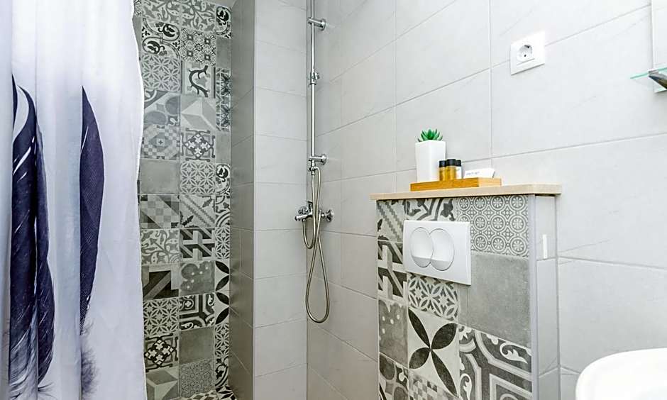 Villa Majkovica - 4 Bedroom Villa with Private Pool & En-Suite Bathrooms & Parking