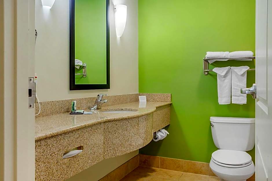 Sleep Inn & Suites Milwaukee Airport