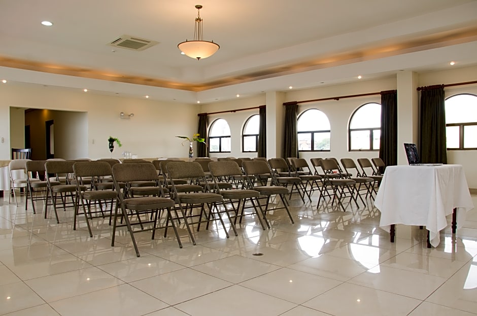 Plaza Real Suites & Apartments