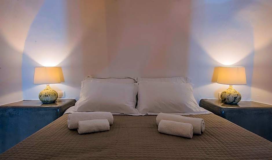 AQUA SERENITY LUXURY SUITES SANTORINI