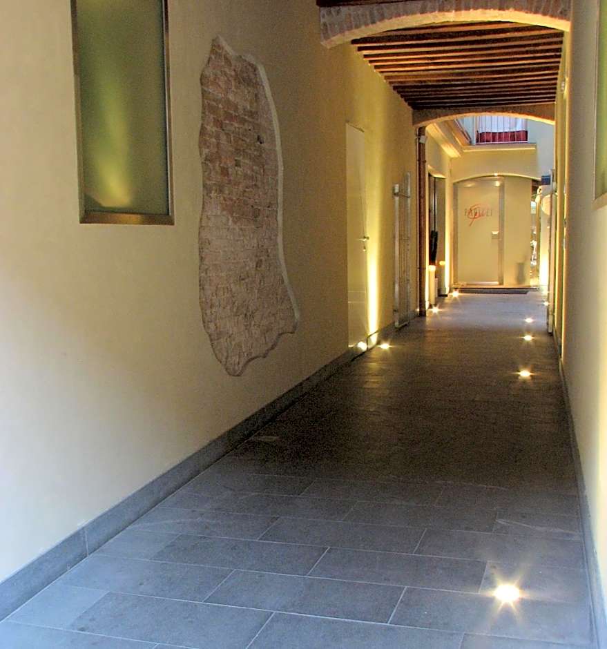 Parizzi Suites & Restaurant