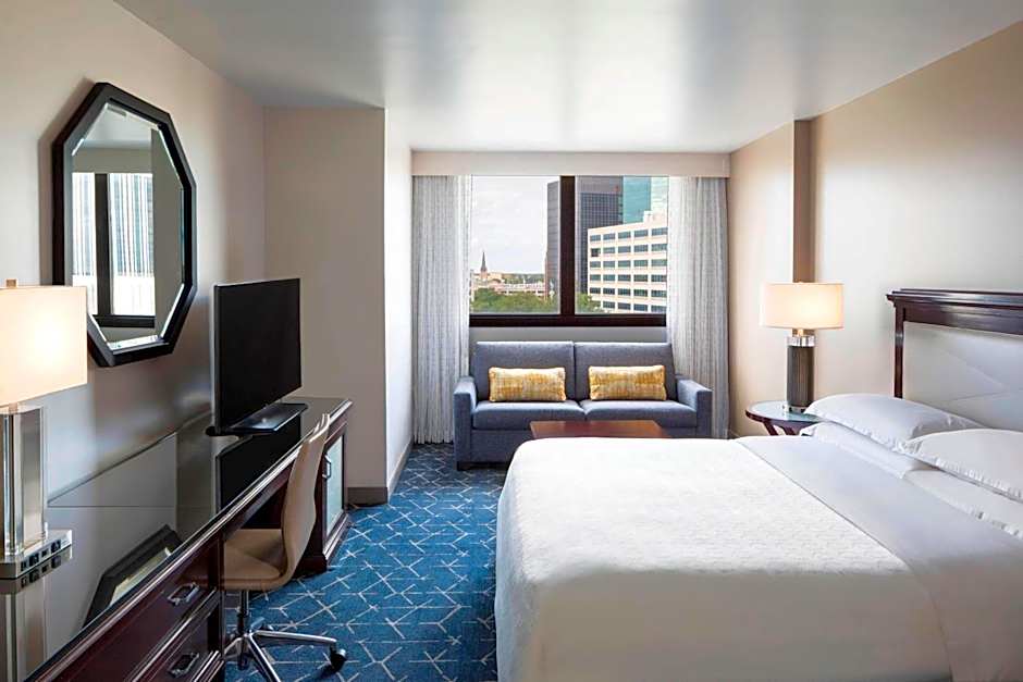Sheraton Norfolk Waterside Hotel