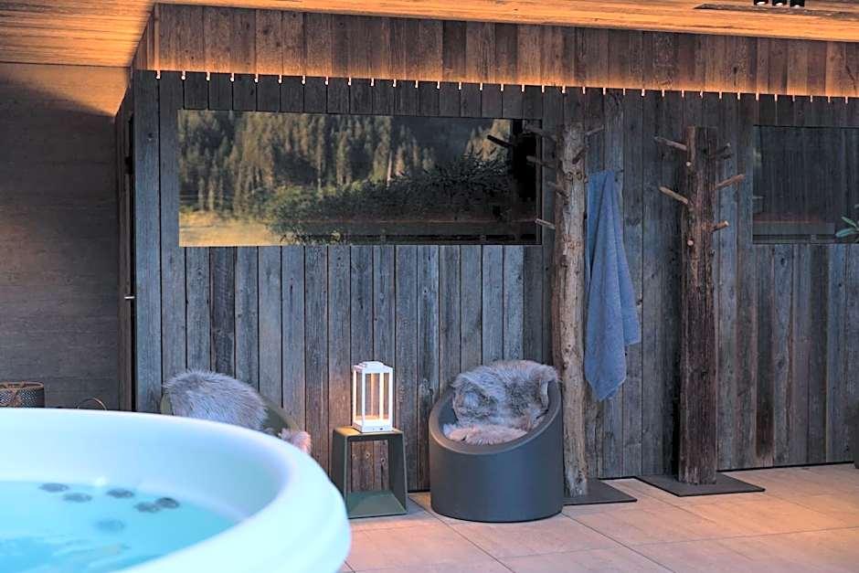 GOING TRIPLE A apartments EAST