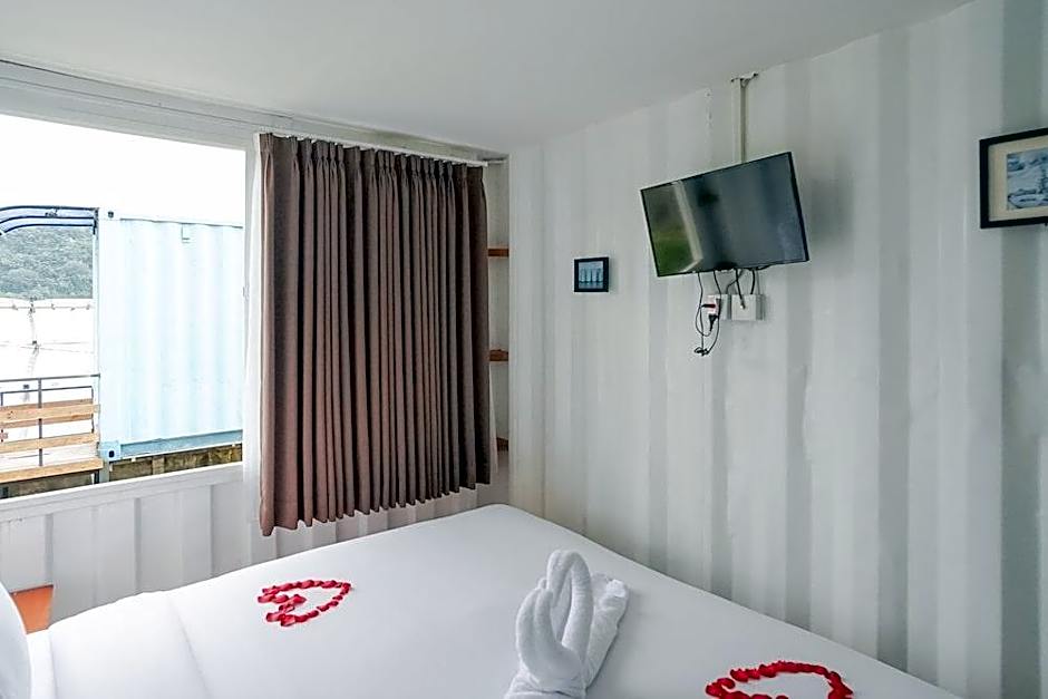 Container Smart Stay (CSS)