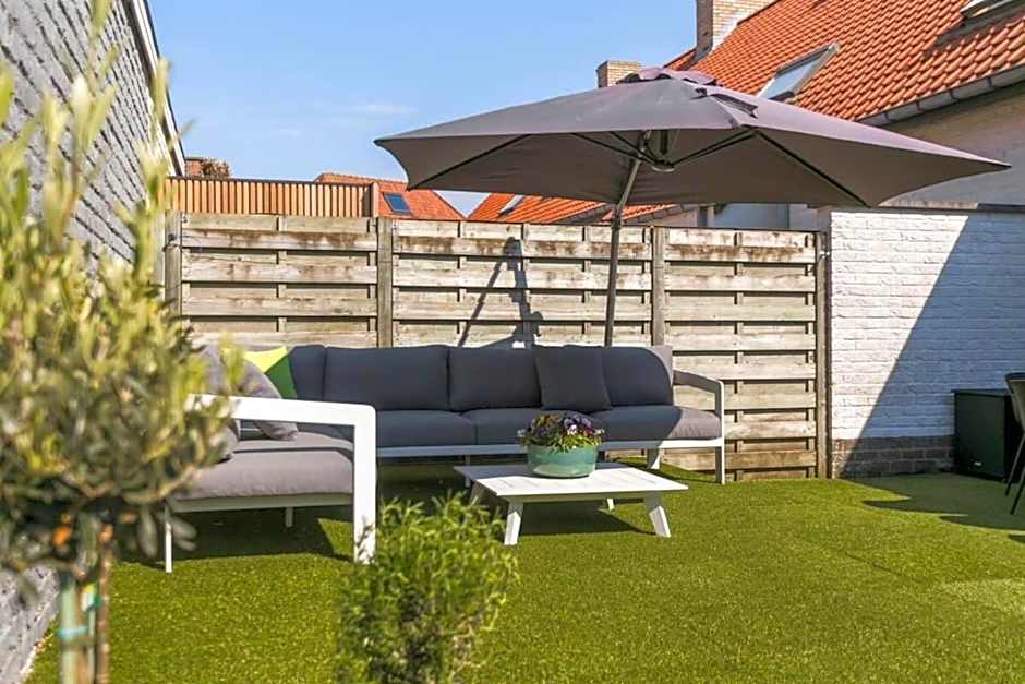 Huswell - Summer-house with sunny garden nearby beach