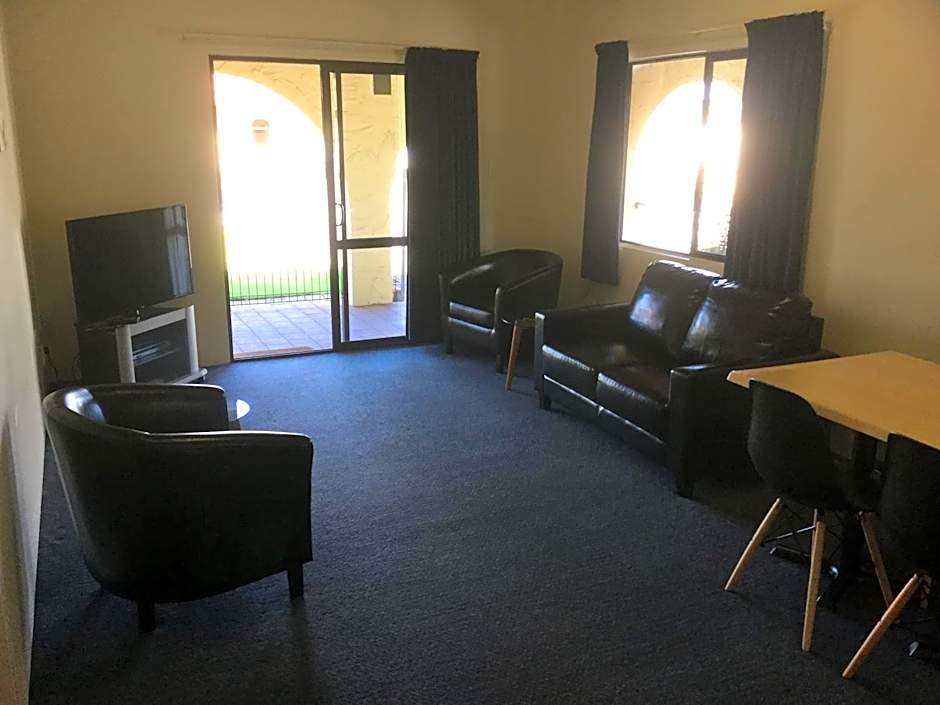 Captains Quarters Motor Inn