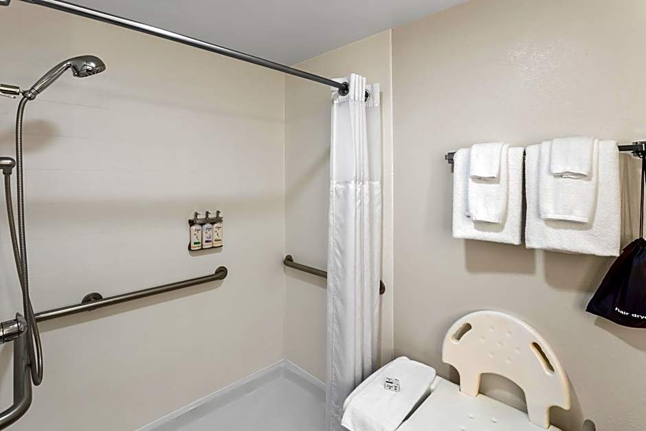 Holiday Inn Express Hotel & Suites Charleston-Southridge By IHG