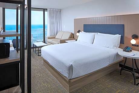 Guest room, 1 King, Oceanfront, Balcony