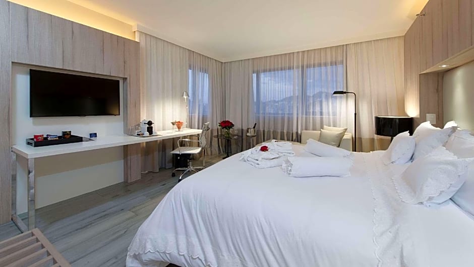 Photo 1 of 1 of 1 Queen Bed Suite