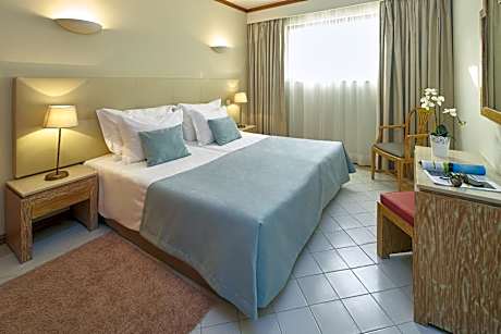 One-Bedroom Apartment (2 Adults + 2 Children up to 12 years old)