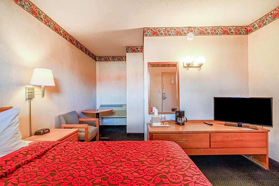 Ozark Junction mountain view by OYO