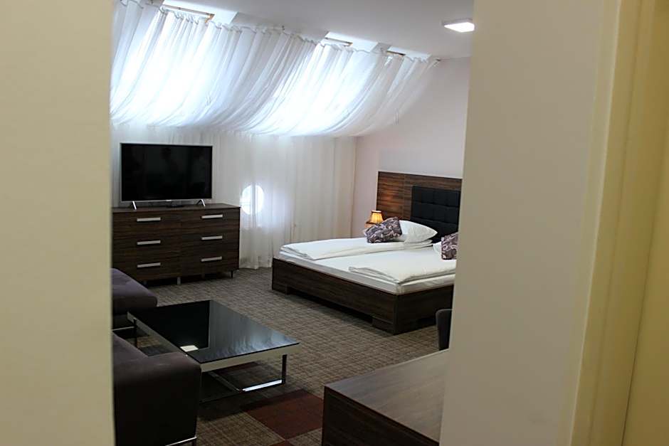 Hotel Story