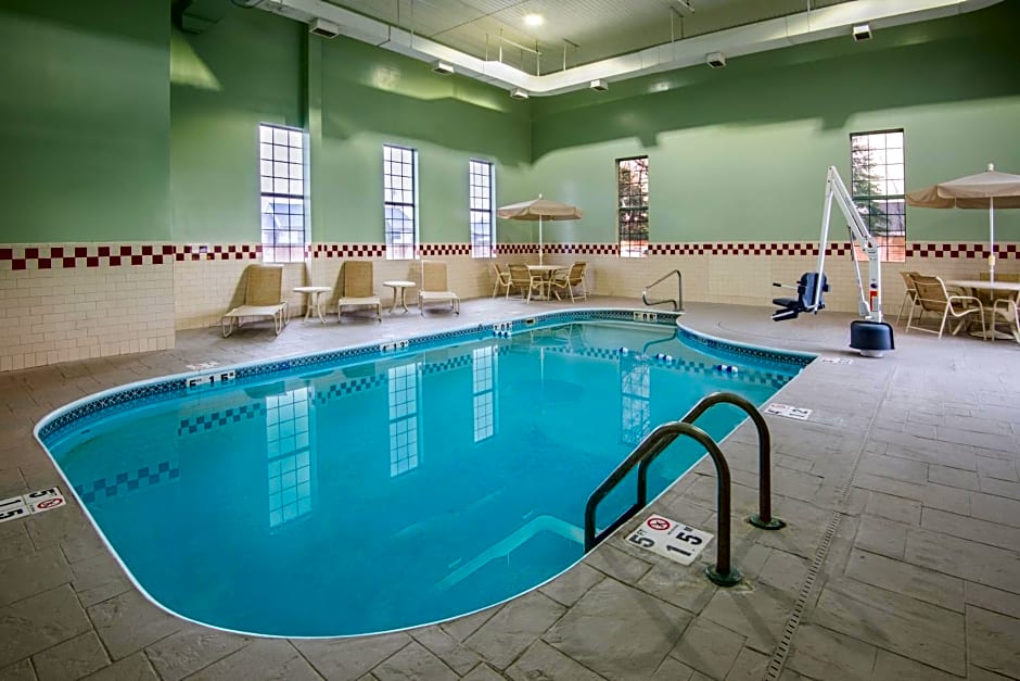 Holiday Inn Express Cleveland Airport - Brook Park, an IHG Hotel