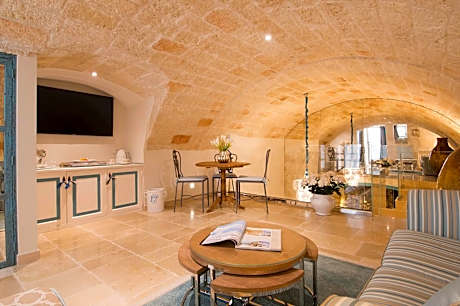 Suite with Hot Tub - Separate Building