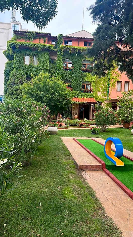 Oleander House and Tennis Club