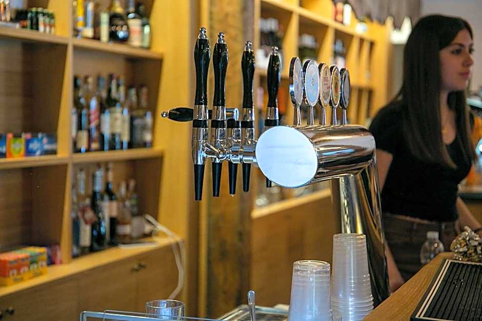 La Villetta Food & Drink Rooms for Rent - No Reception -