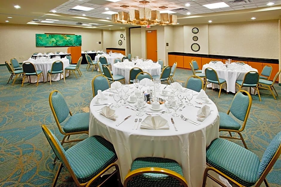 Holiday Inn Hotel & Suites Gateway By IHG